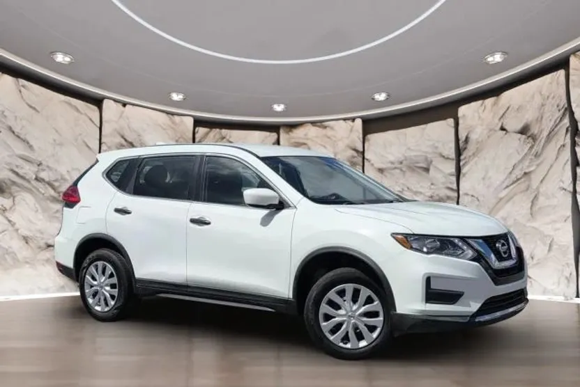 2017 Nissan Rogue photo 1