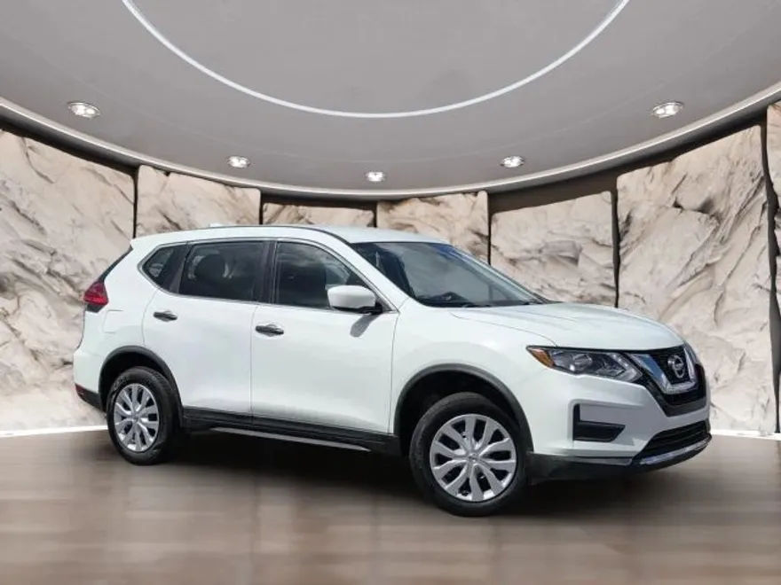 2017 Nissan Rogue photo 1