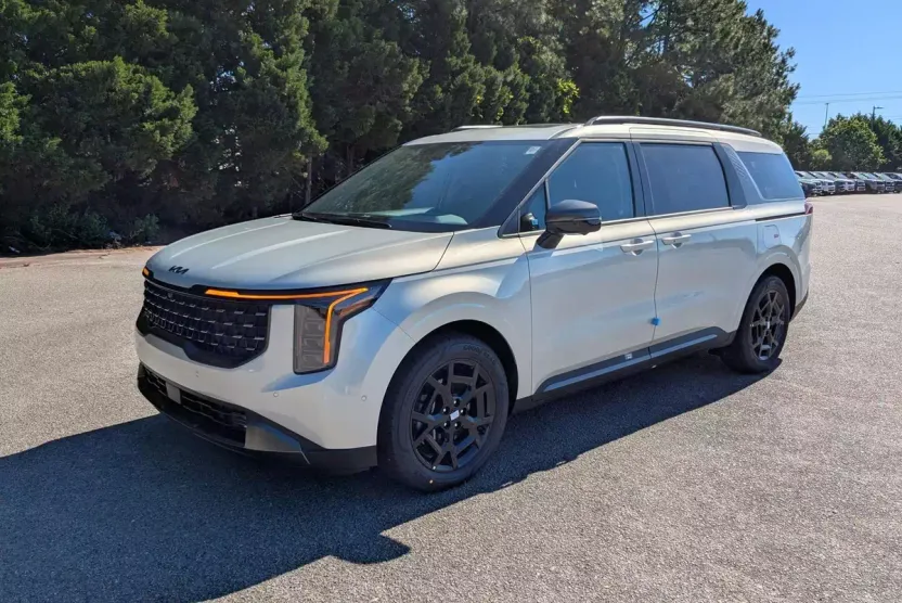2025 Kia Carnival SX Prestige photo 1