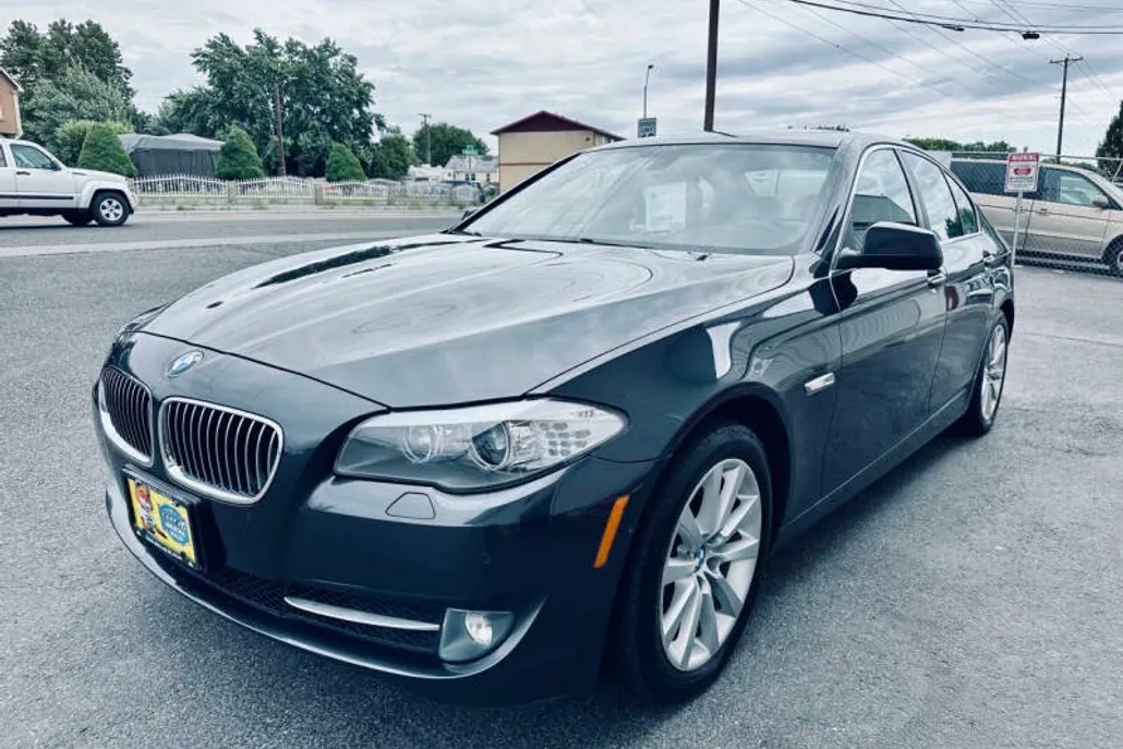 2013 Bmw 528xi 5-Series photo 1