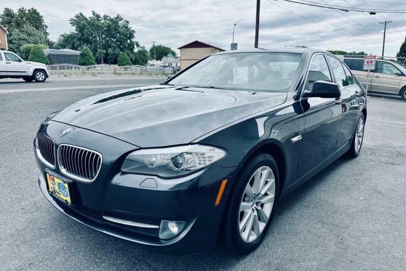 2013 Bmw 528xi 5-Series photo 1