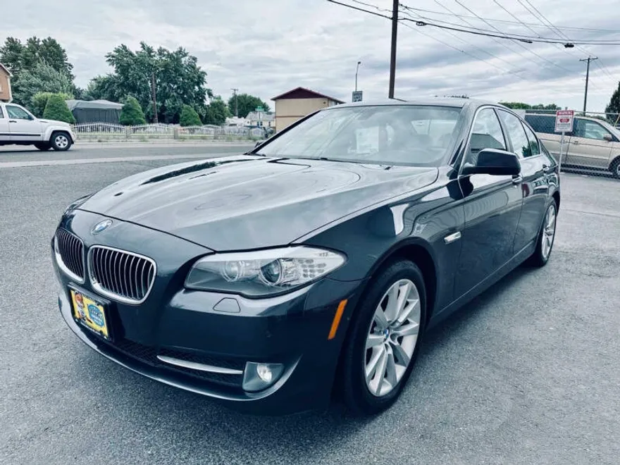 2013 Bmw 528xi 5-Series photo 1