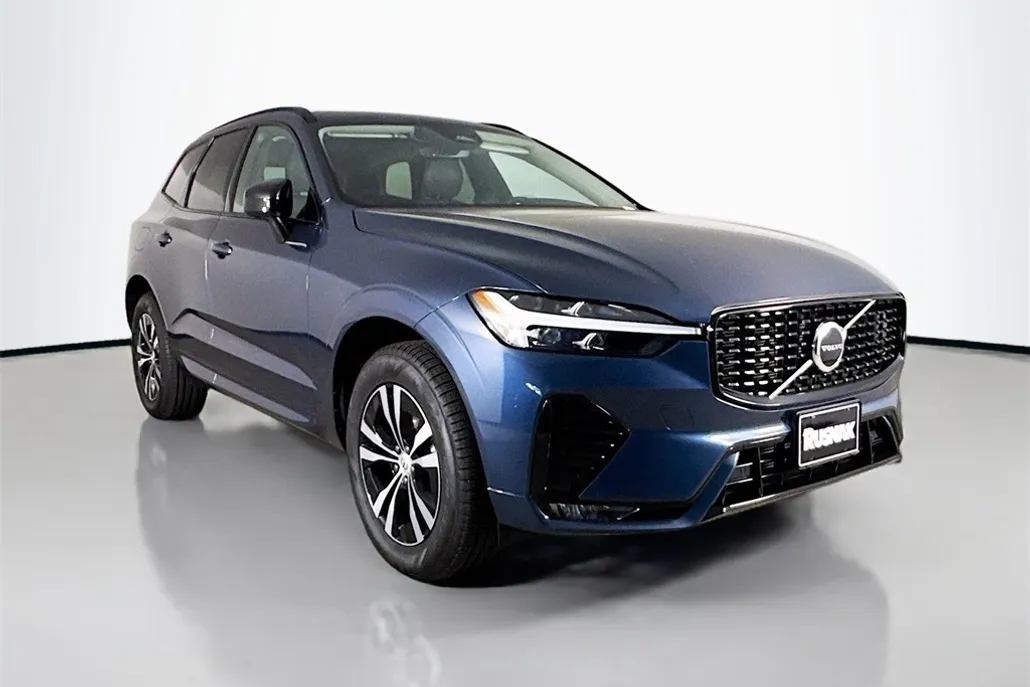 2025 Volvo XC60 B5 Core photo 1