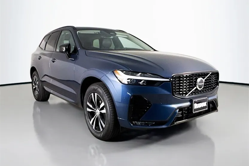 2025 Volvo XC60 B5 Core photo 1