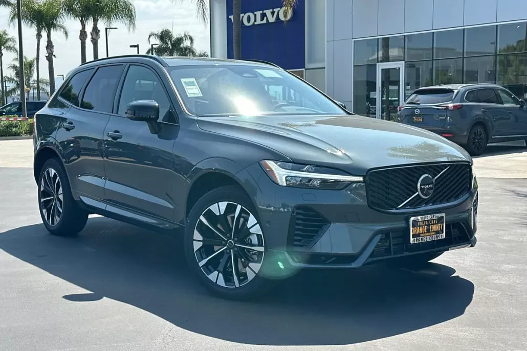 2026 Volvo XC60 Hybrid T8 Plus photo 1