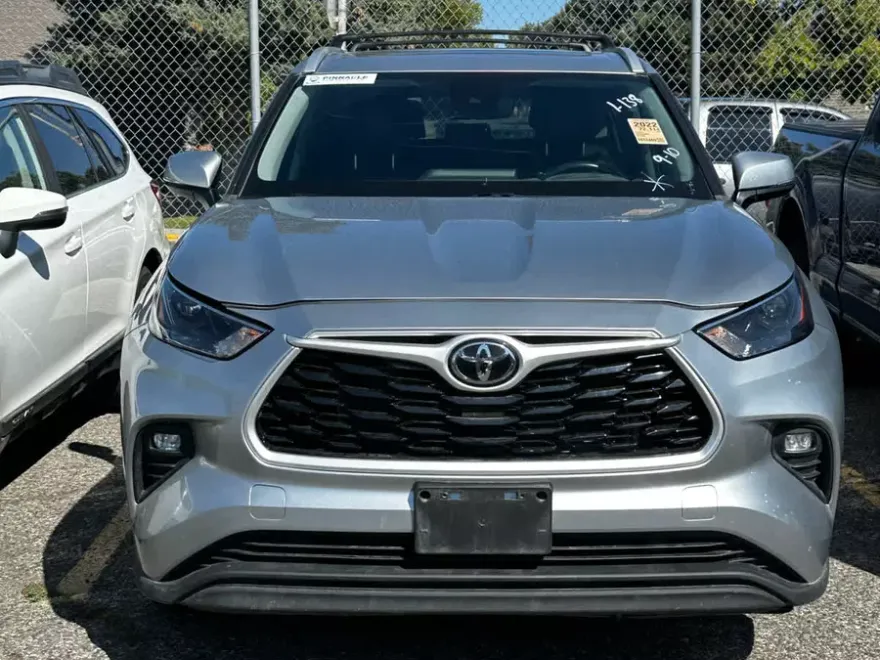 2022 Toyota Highlander XLE photo 1