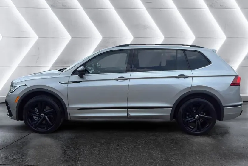 2024 Volkswagen Tiguan SE R-Line Black photo 1