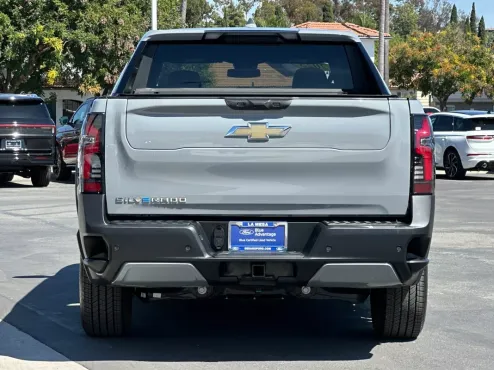 2025 Chevrolet Silverado EV LT photo 4