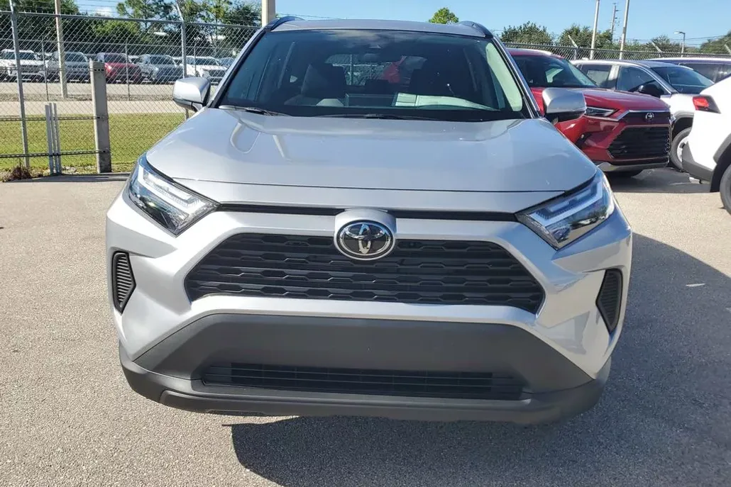 2025 Toyota RAV4 Hybrid XLE photo 1