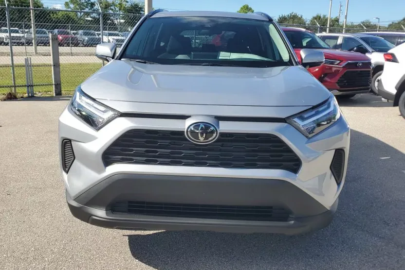 2025 Toyota RAV4 Hybrid XLE photo 1