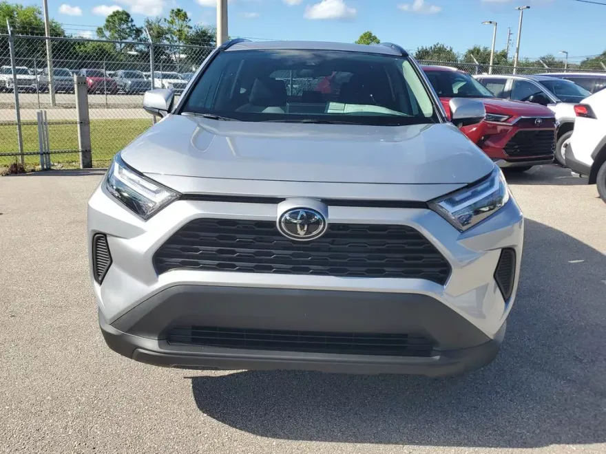 2025 Toyota RAV4 Hybrid XLE photo 1