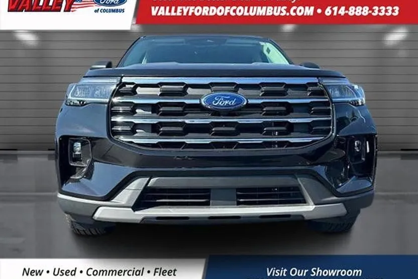 2025 Ford Explorer photo 1