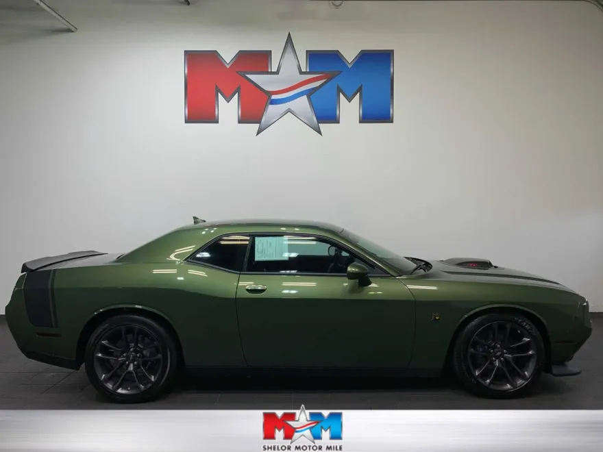 2022 Dodge Challenger R/T Scat Pack photo 1