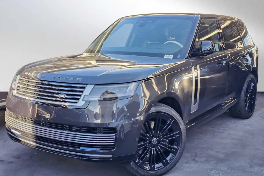 2025 Land Rover Range Rover SV photo 1