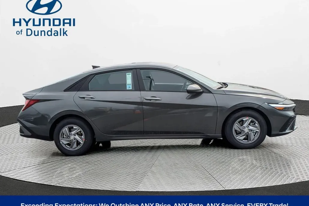 2025 Hyundai Elantra SE photo 1
