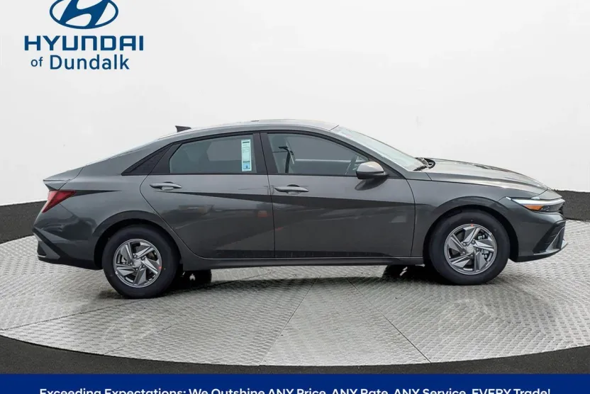 2025 Hyundai Elantra SE photo 1