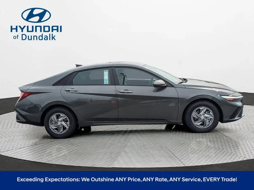 2025 Hyundai Elantra SE photo 1
