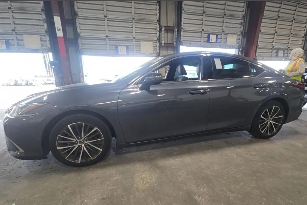 2023 Lexus ES 350 photo 1