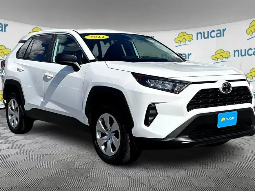 2022 Toyota RAV4 LE photo 1