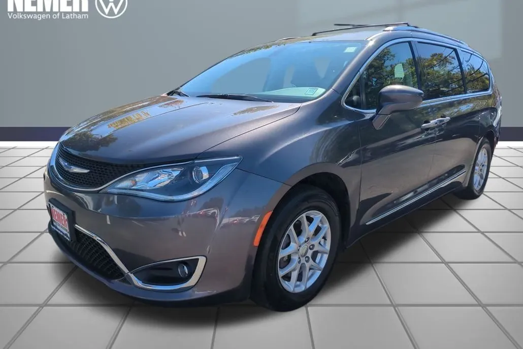 2020 Chrysler Pacifica Touring L photo 1
