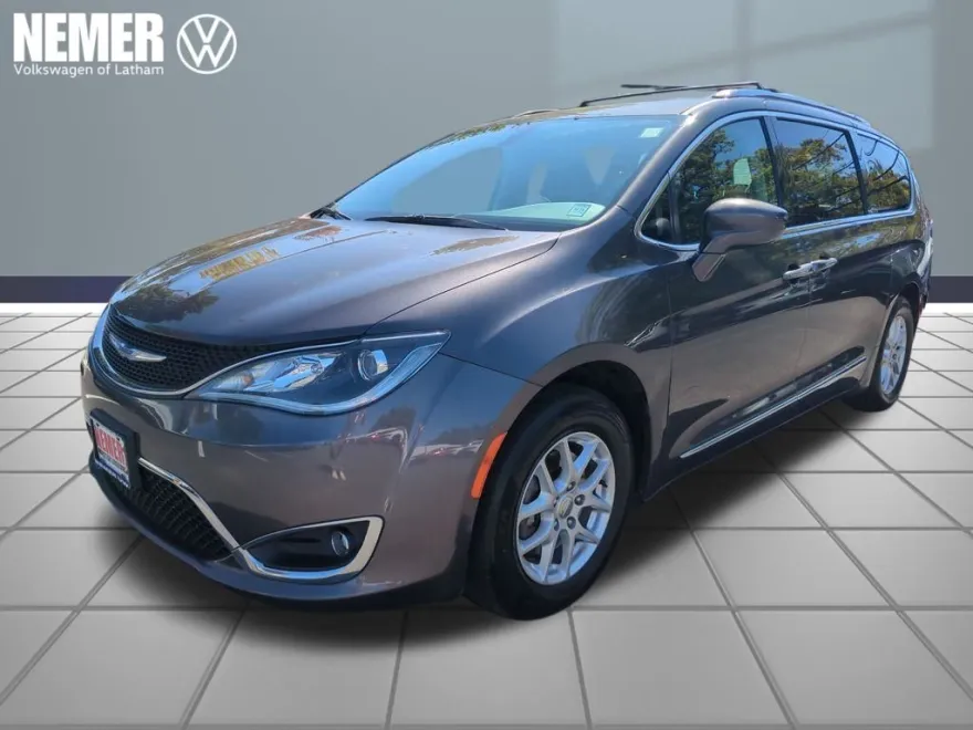 2020 Chrysler Pacifica Touring L photo 1