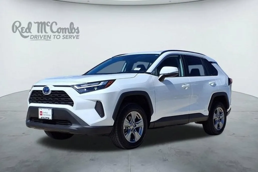 2024 Toyota RAV4 Hybrid XLE photo 1