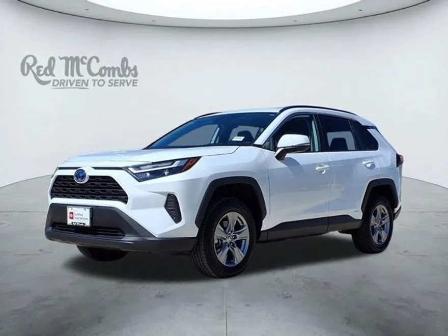 2024 Toyota RAV4 Hybrid XLE photo 1