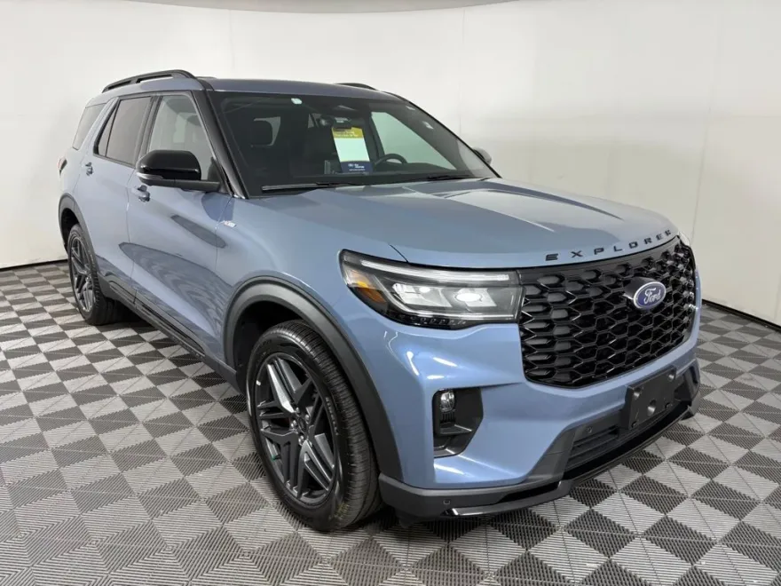 2025 Ford Explorer ST-Line photo 1