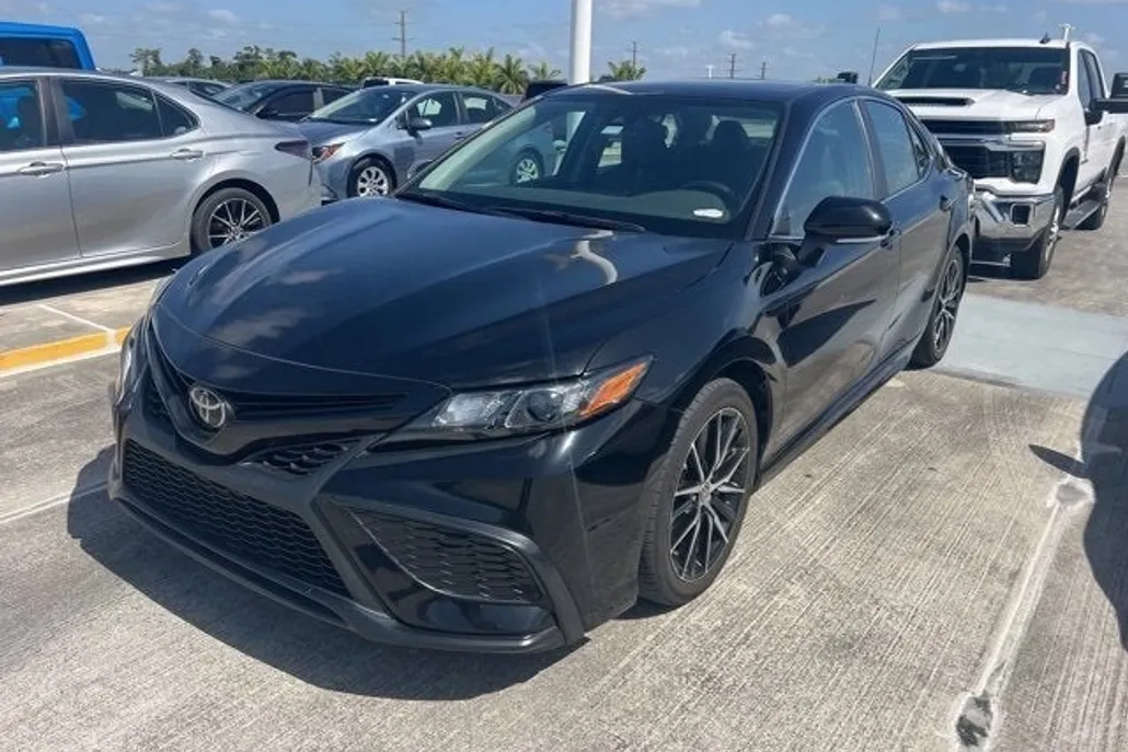 2023 Toyota Camry SE photo 1