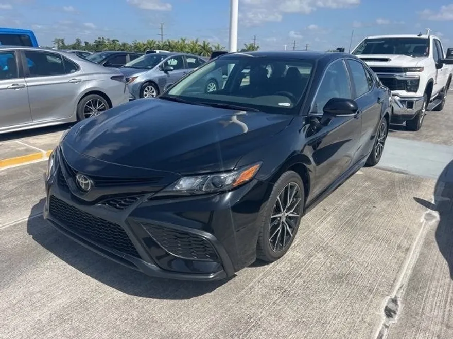 2023 Toyota Camry SE photo 1