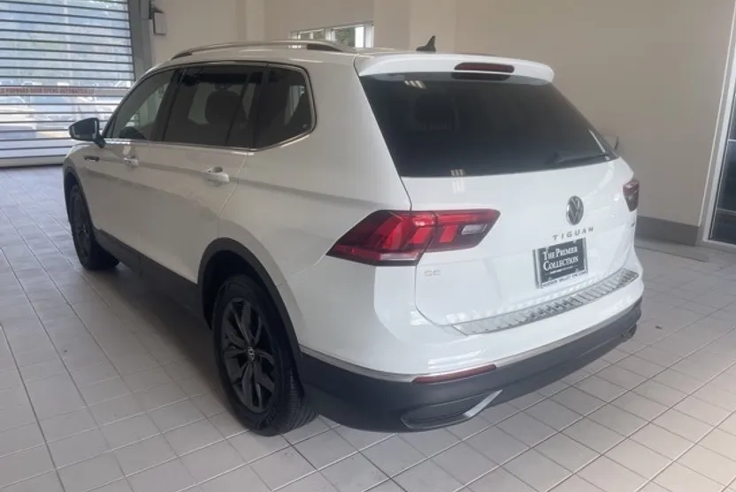 2022 Volkswagen Tiguan SE photo 1