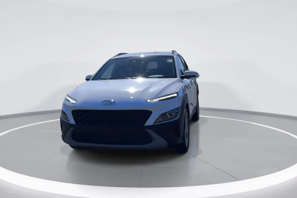 2022 Hyundai Kona SEL photo 1