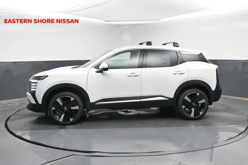 2025 Nissan Kicks SR photo 1