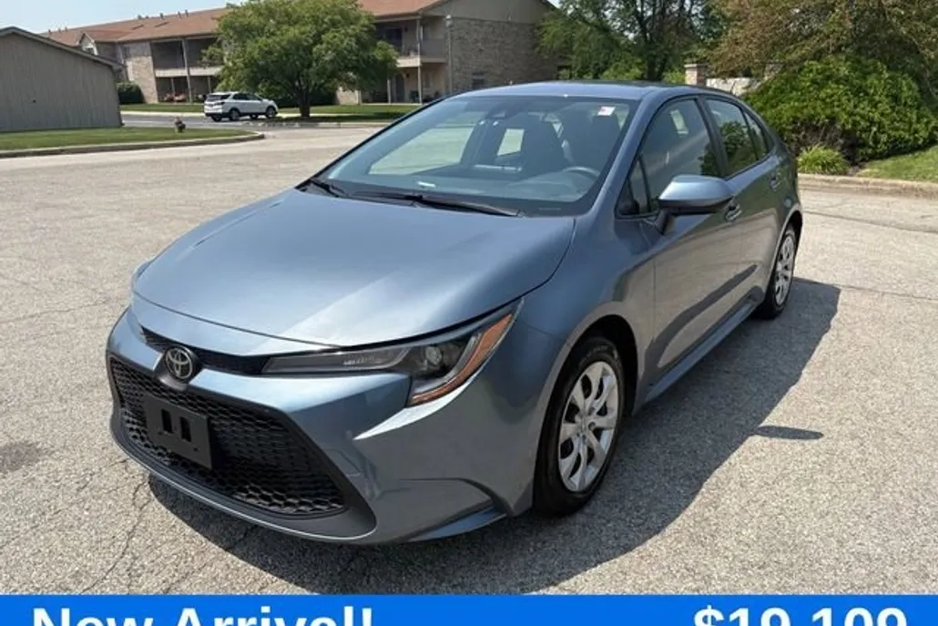2022 Toyota Corolla LE photo 1