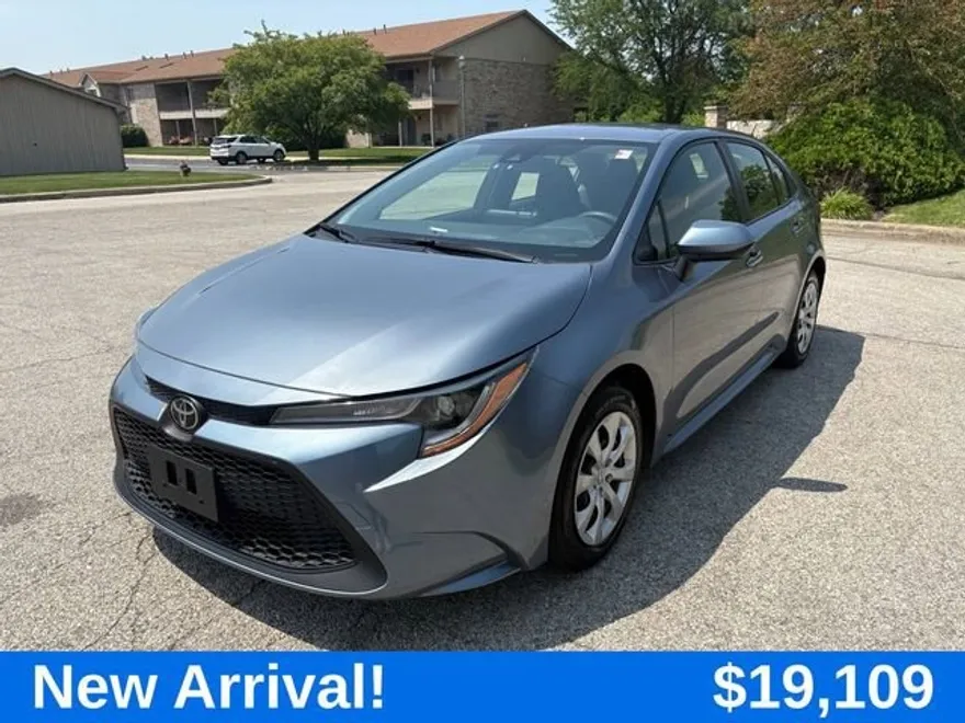 2022 Toyota Corolla LE photo 1