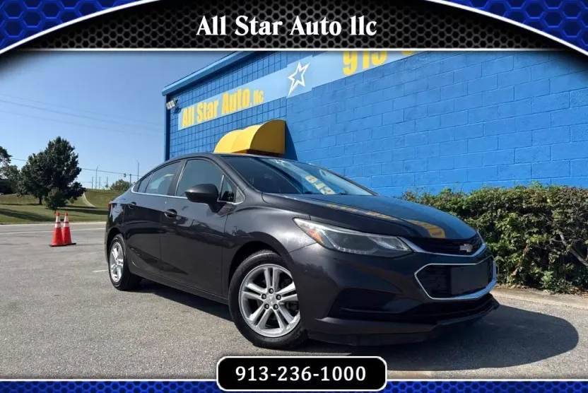 2016 Chevrolet Cruze LT photo 1