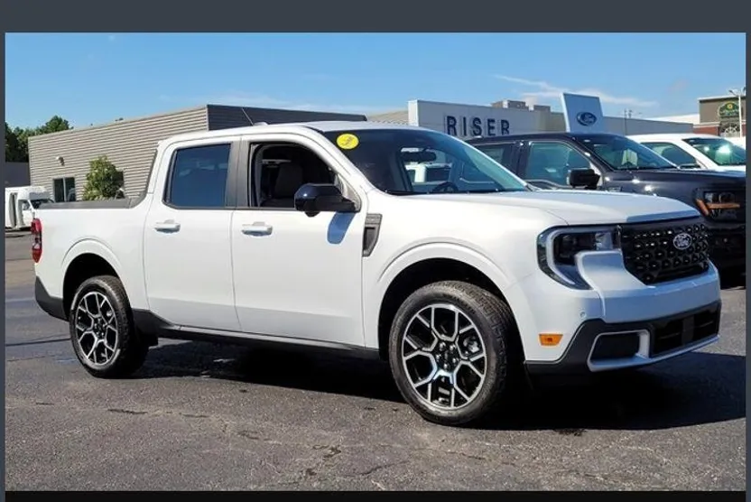 2025 Ford Maverick Lariat photo 1