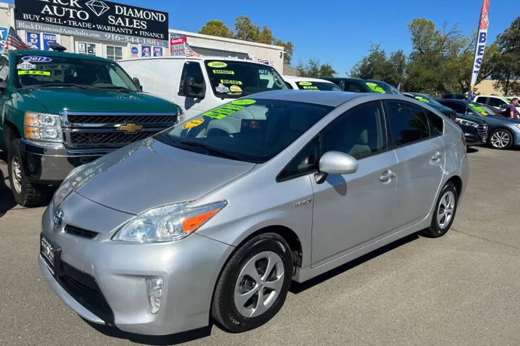 2014 Toyota Prius Three photo 1