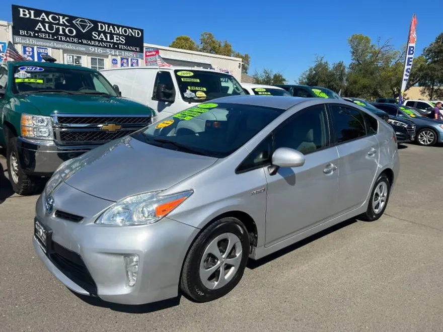 2014 Toyota Prius Three photo 1