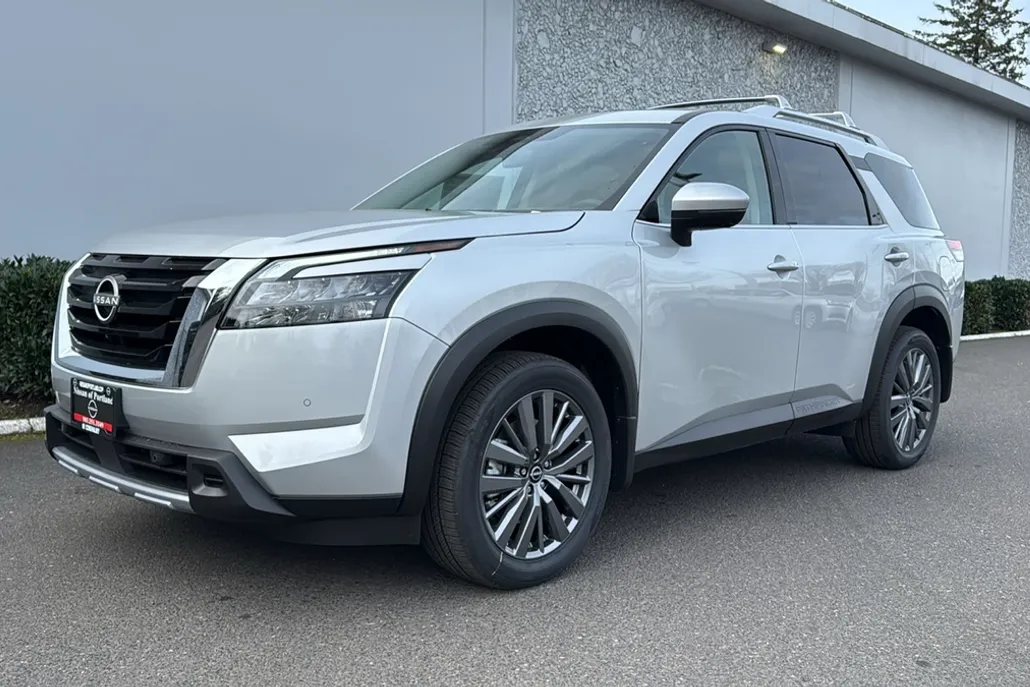 2025 Nissan Pathfinder SL photo 1
