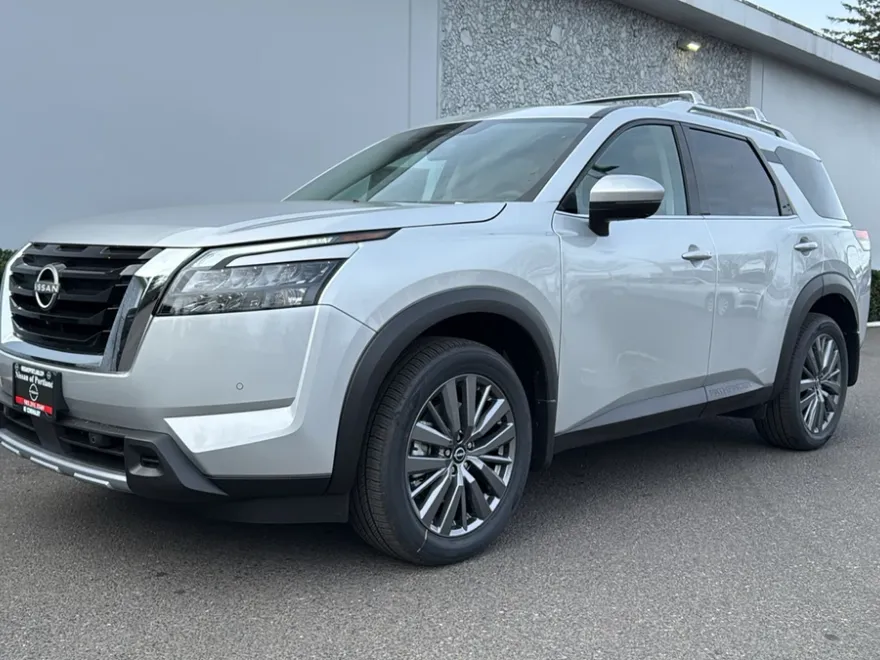 2025 Nissan Pathfinder SL photo 1