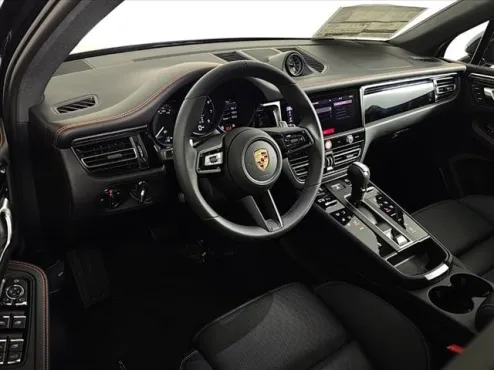 2025 Porsche Macan T photo 4