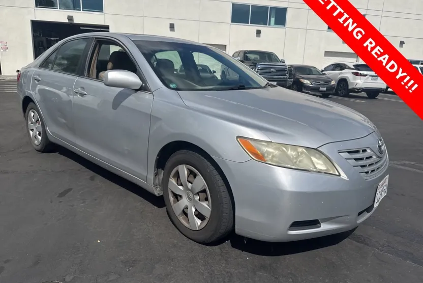 2009 Toyota Camry LE photo 1
