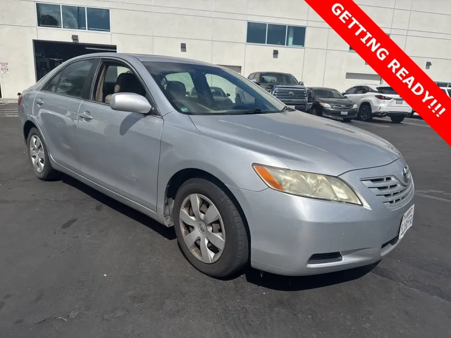2009 Toyota Camry LE photo 1