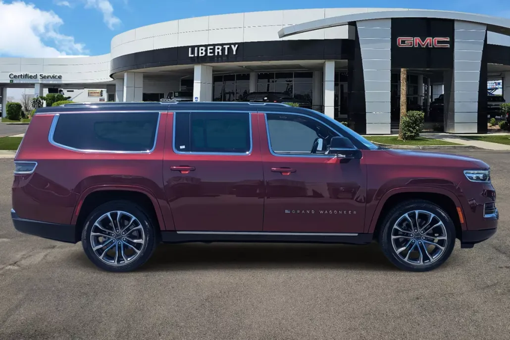2023 Jeep Grand Wagoneer L III photo 1