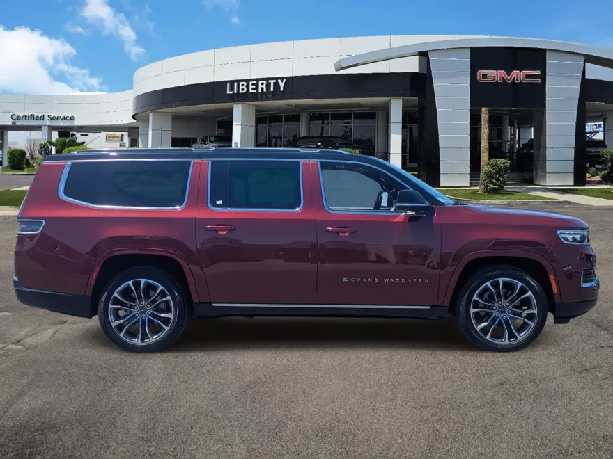 2023 Jeep Grand Wagoneer L III photo 1