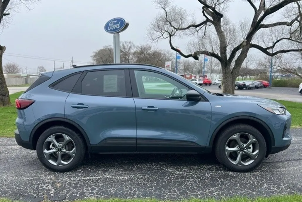 2025 Ford Escape ST-Line photo 1