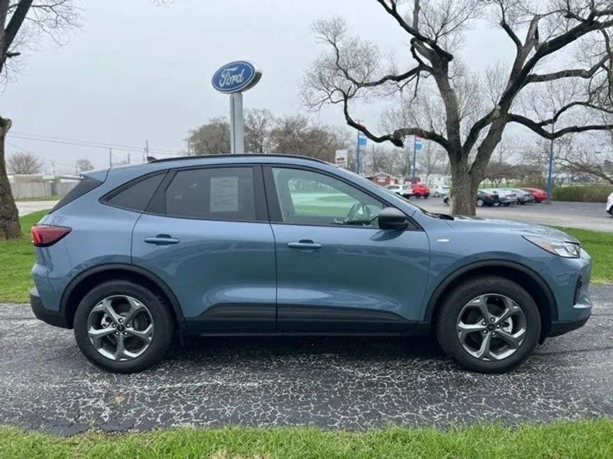 2025 Ford Escape ST-Line photo 1