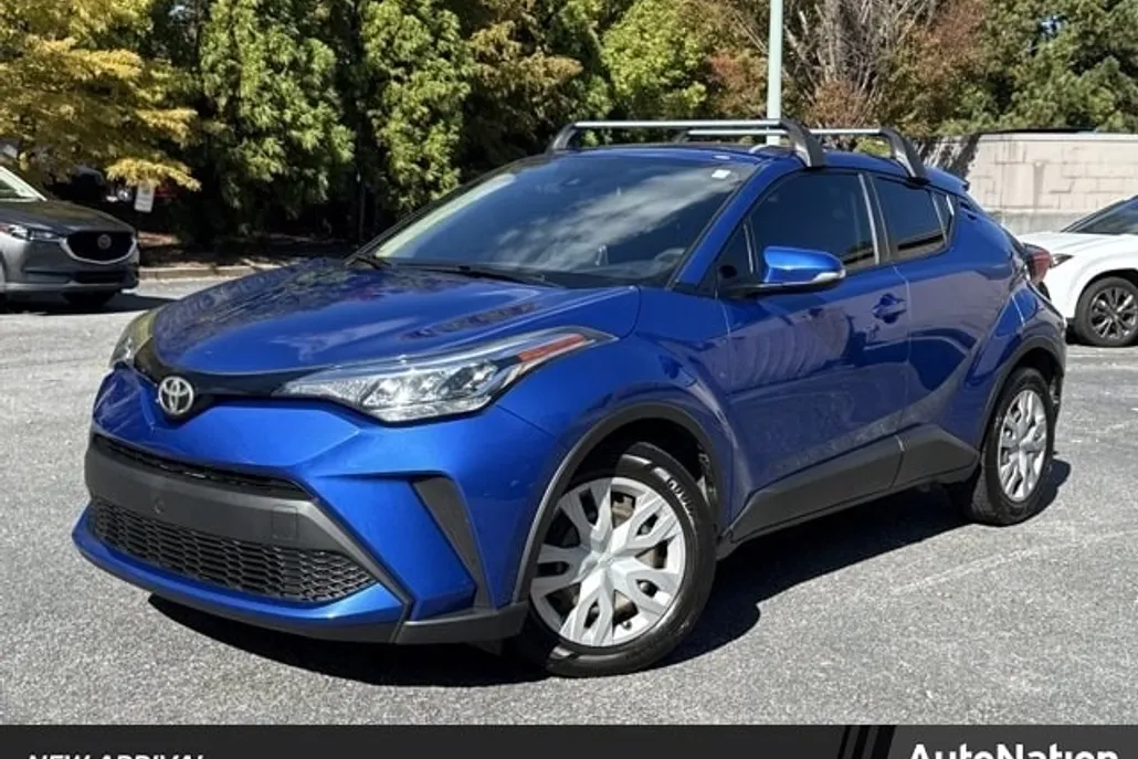 2020 Toyota C-HR LE photo 1
