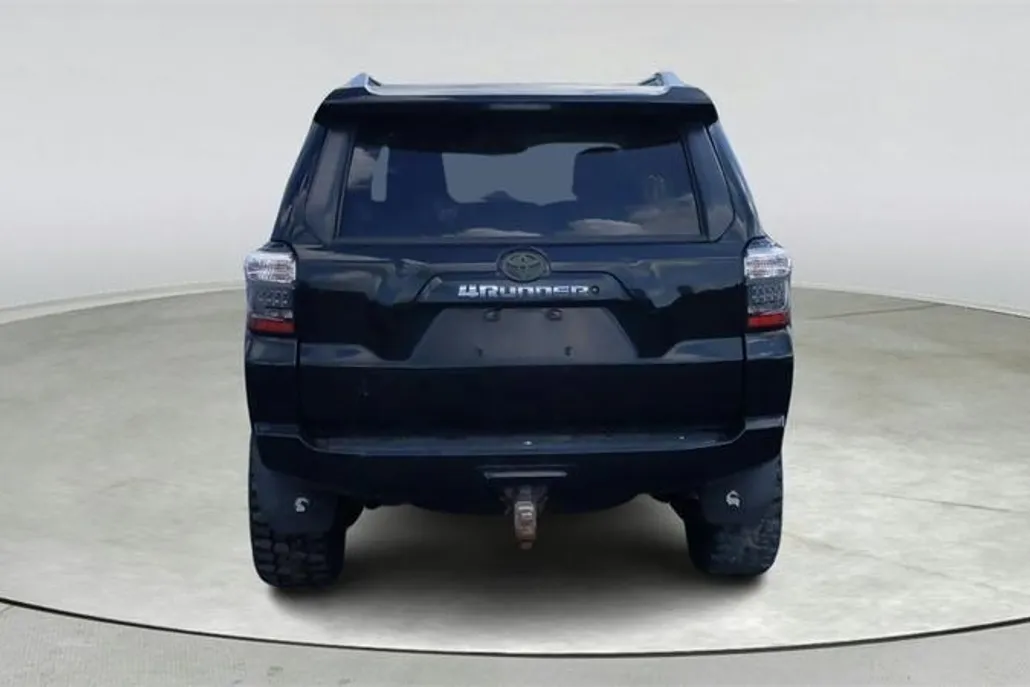 2017 Toyota 4Runner SR5 Premium V6 photo 1